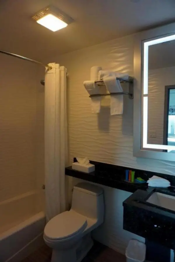 Umbrella Hotel Bronx 7