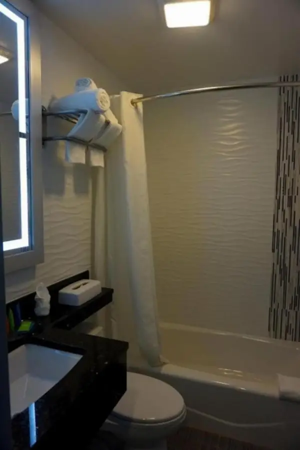 Umbrella Hotel Bronx 8