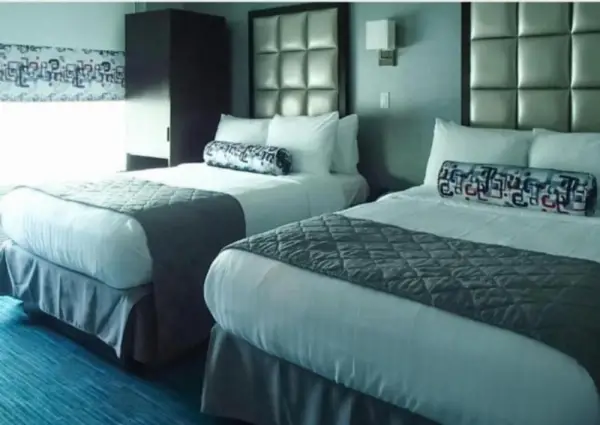 Umbrella Hotel Bronx 9
