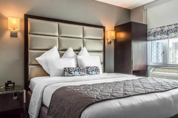 Umbrella Hotel Bronx Main image